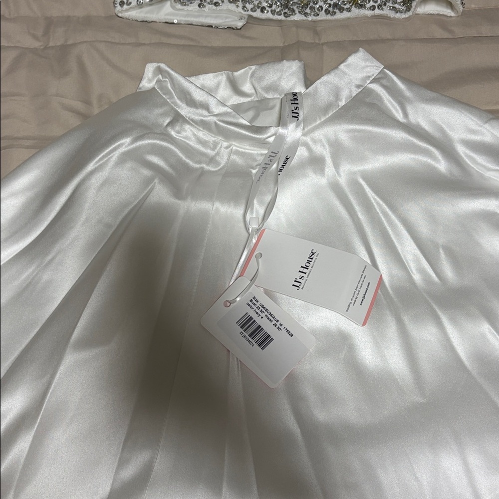 JJs House Shimmering White Satin Skirt - Picture 3 of 8